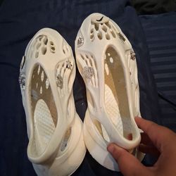 White Yezzy Form 
