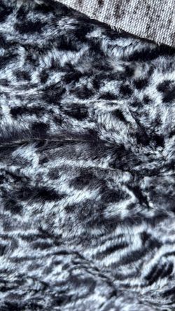 Dog Cat Reversiable Faux Fur Blanket 33”x34”
