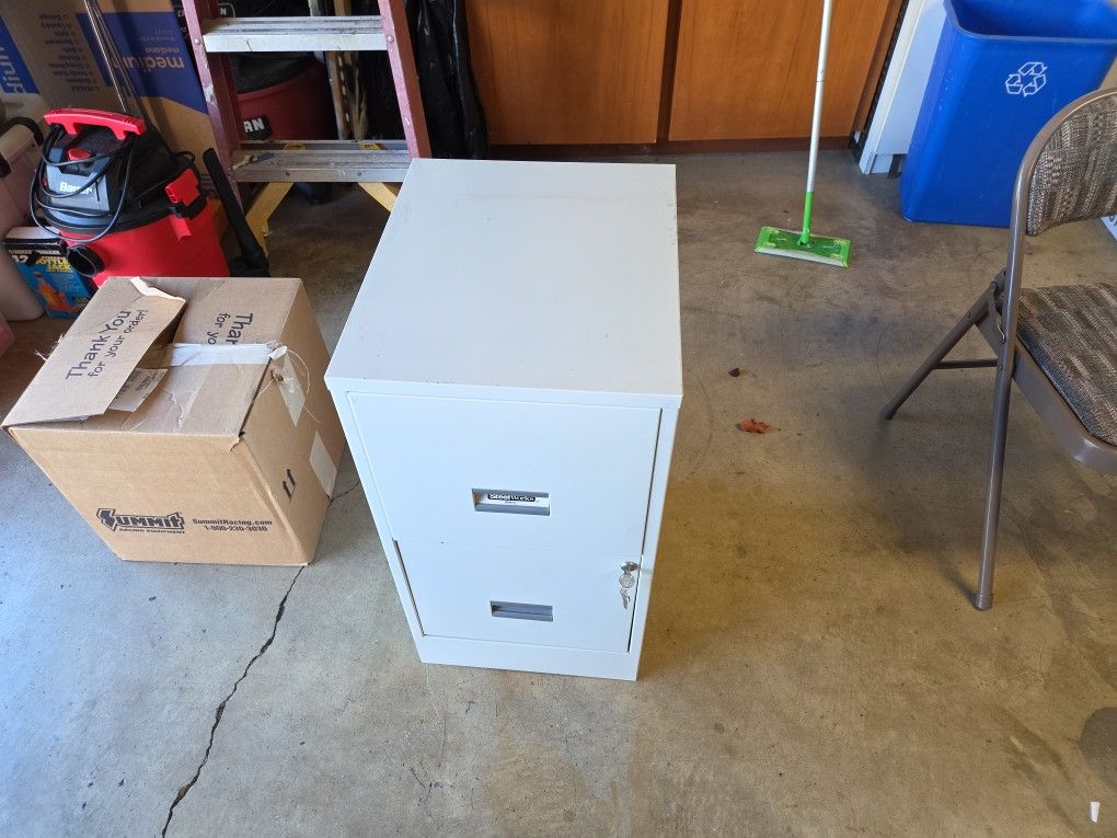 Filings Cabinet With Keys