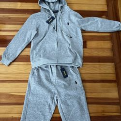 Gray polo tracksuit size M hmu‼️‼️