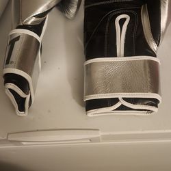 12 Oz Silver And Black Boxing Gloves With Free Hand Wraps