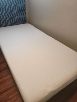 Memory foam twin bed (<3 months)
