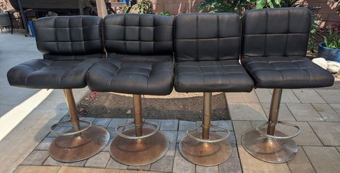 Free bar stools