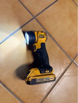 Dewalt 2ah battery and light