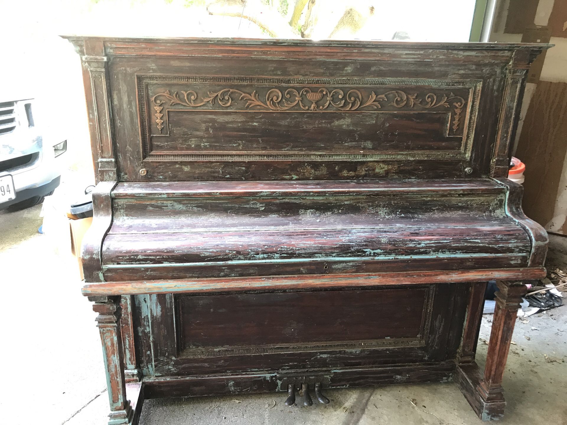 Thomas Goggan & Bros / upright piano
