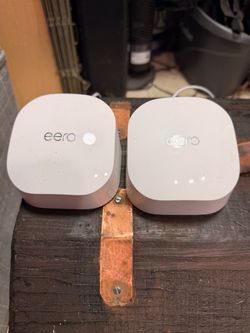 Eero 6 Mesh WiFi gateways and beacon