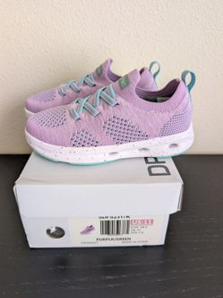 Girl sneakers Size US 11 NEW