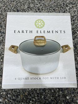NIB Earth elements 4 Quart Pot with Lid White 