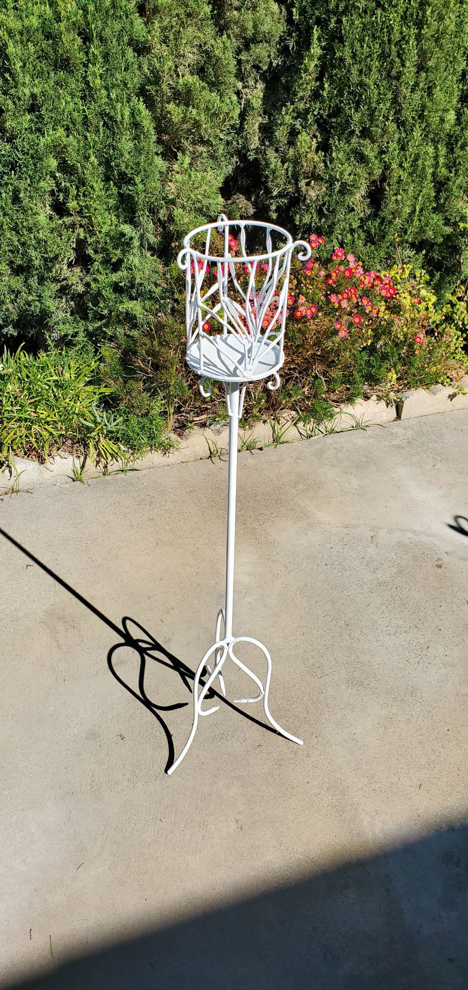 Beautiful 37 in tall white iron plant stand/ candle handle holder