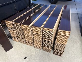 500sqft of BEAUTIFUL Dark Brown Laminate Flooring