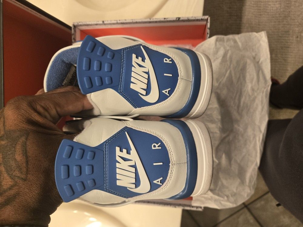 Jordan 4s