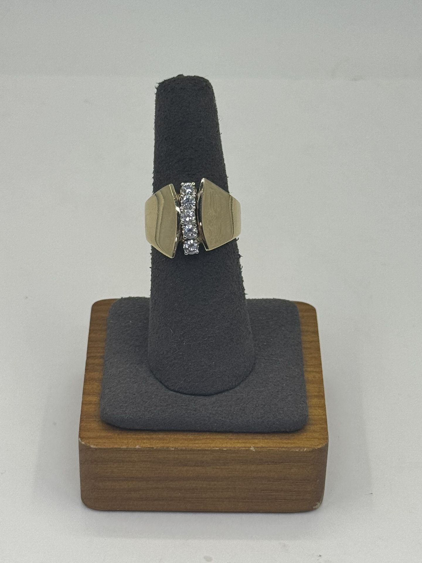 Solid Band Diamond Ring 