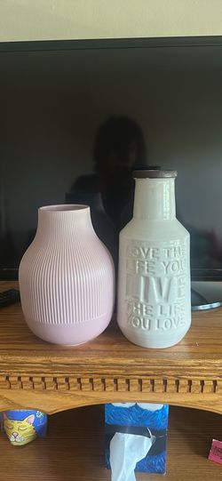 Vases pink and white