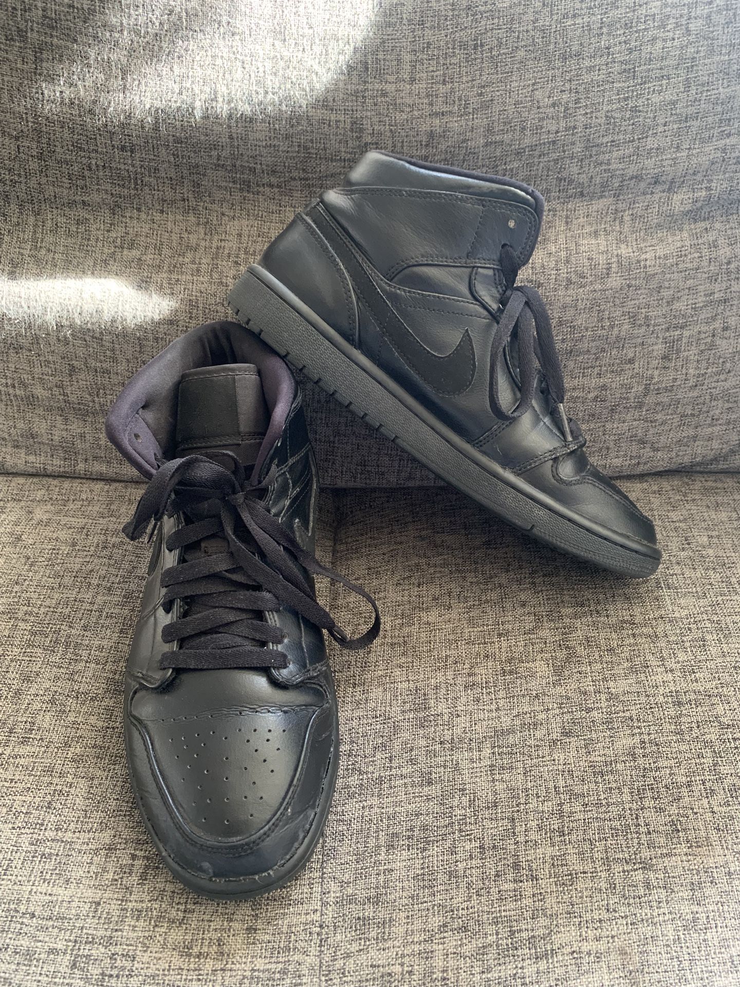 Nike Air Jordan 1 Mid Triple Black Leather 554724-090 Men's Size 9 Shoes