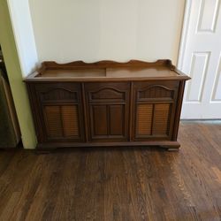 Magnavox Record Player