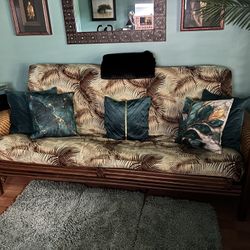 Beautiful Couch/Futon