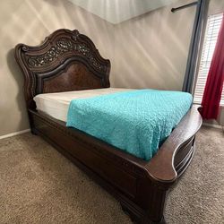 Beautiful king size bed for sale