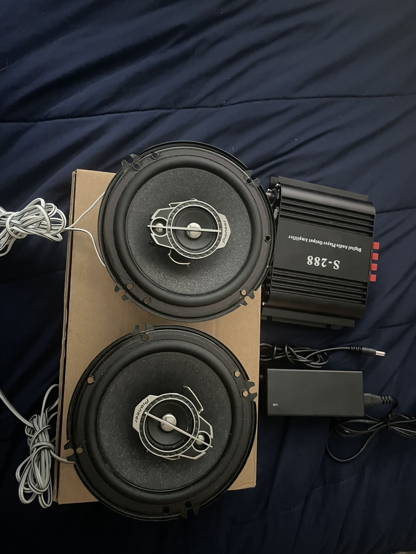 Speakers And Amp