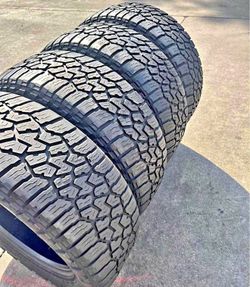 295/70/18 falken vendo un set de llantas usadas excelente condiciones de vida las 4 ✅🤩I am selling a set of used tires, all 4 in excellent living con