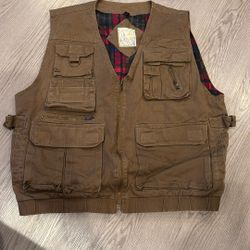 Fishing/Hunting Vest. “Expeditions Rugged Essentials”.