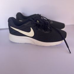 Nike New Women’s Athletic Shoe Sneakers Size 8 