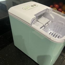 Igloo Ice Maker