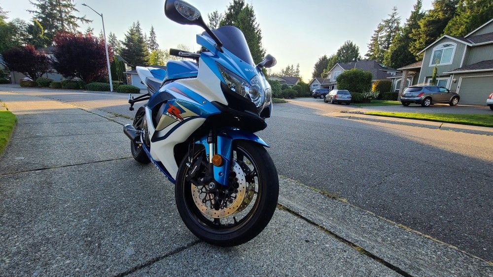 2009 Blue Suzuki GSX-R 750 low miles