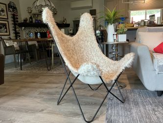 Modern Butterfly Chair w/ Sheepskin Cover – Cozy & Stylish