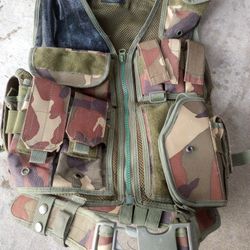 Tactical Vest Camo Green Size Medium. Great Condition!!