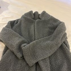 SUPER WARM, SOFT, CUTE AND COMFY Grey teddy bear coat/cardigan!  Sized Large
