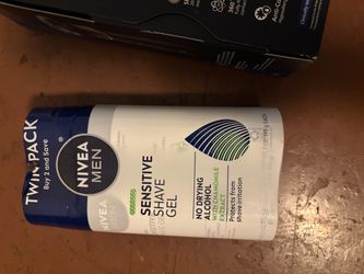 Shaver and shave gel