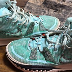 Kyrie 7 Smoke size 9 Basketball Shoes