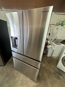 4-DOOR SAMSUNG 23 cu.ft. Counter Depth French Door Refrigerator: Stainless WATER/ICE RETAIL PRICE $3499