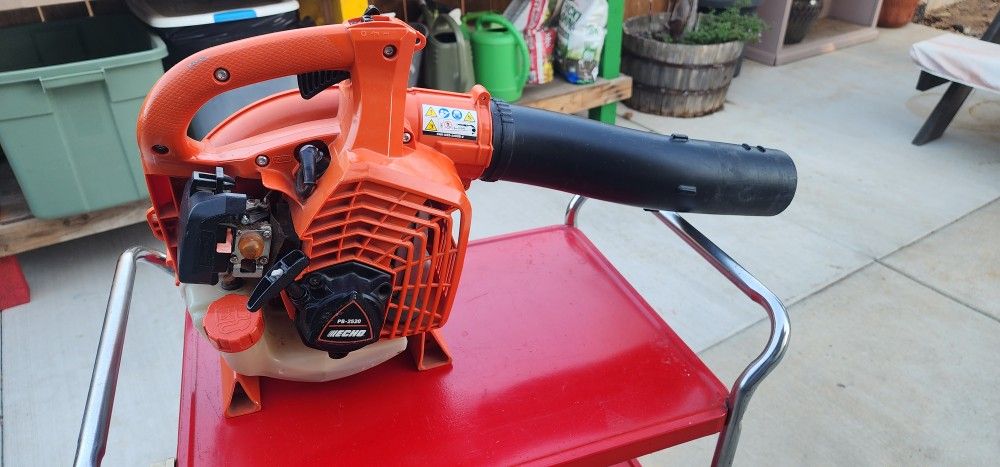 ECHO leaf Blower