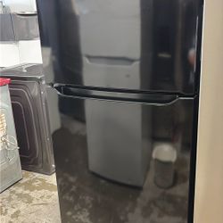 Frigidaire Top Freezer Refrigerator 