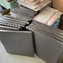 Brand New Floor Foam Mats  1 Pack- 4pcs  Made of Neoprene Rubber 2ft x 2ft 1/2 inch thickness  16sq ft of floor 