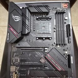 ASUS B550 STRIX AMD AM4 GAMING MOTHERBOARD