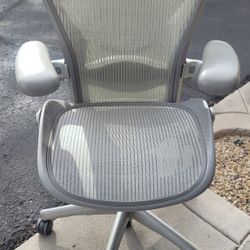 Herman Miller Aeron Silver Titanium Office Desk Gaming Chair