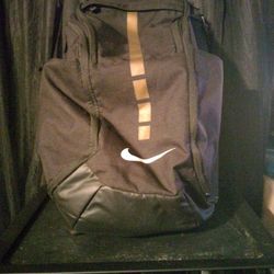 Nike Hoops Elite Pro Basketball Backpack Black Metallic Gold. for
