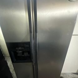 Whirlpool refrigerator sde by side