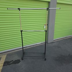 Adjustable Clothes Hanging Rack W/ Wheels