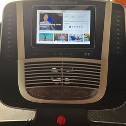 NordicTrack Treadmill C1100i