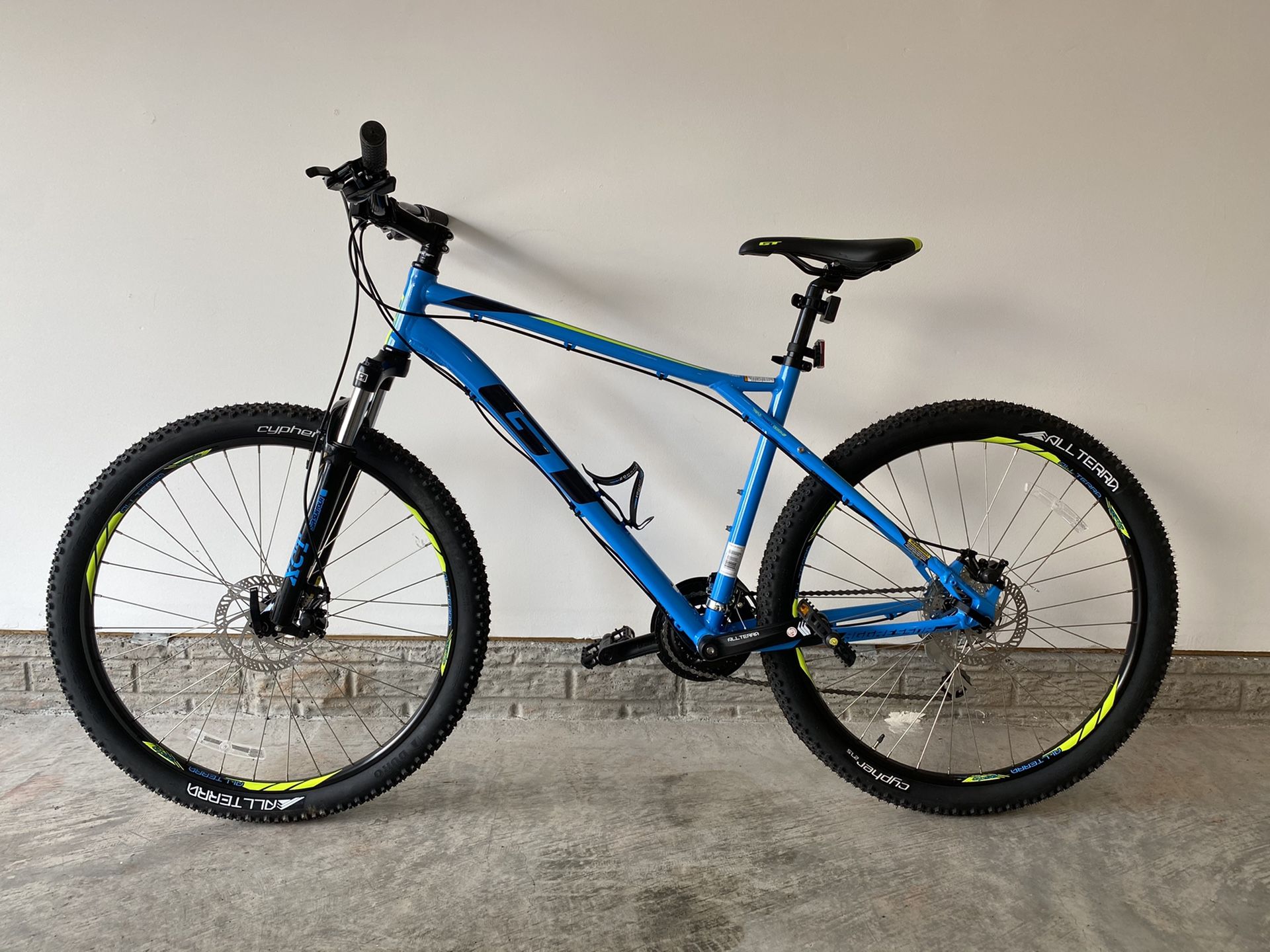 GT Men's Aggressor Pro Mountain Bike