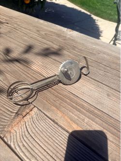 Vintage handheld egg beater