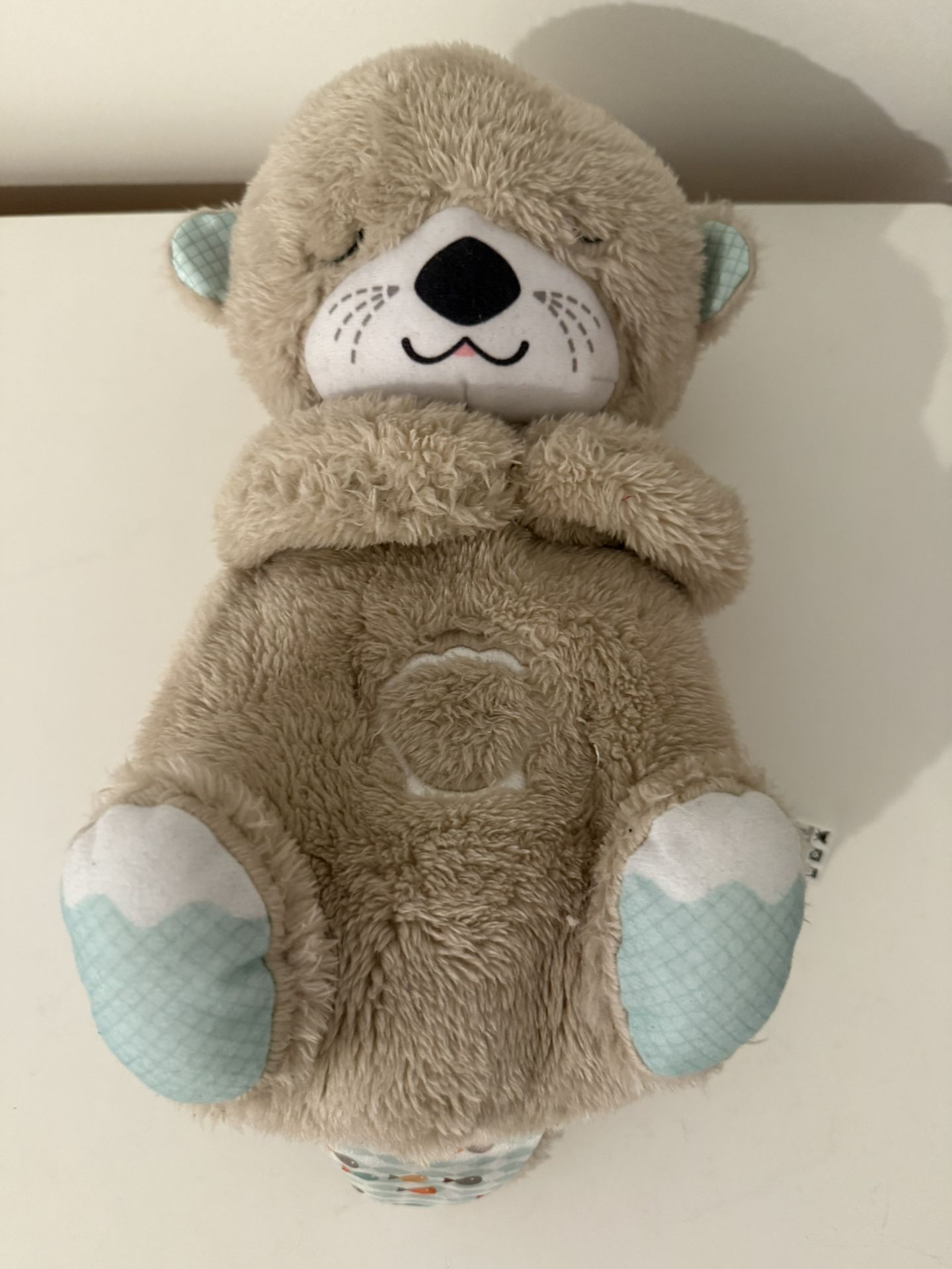 Fisher-Price Baby Toy Soothe 'n Snuggle Otter Portable Plush Sound Machine with Music Lights & Breathing Motion for Newborns 0+ Months