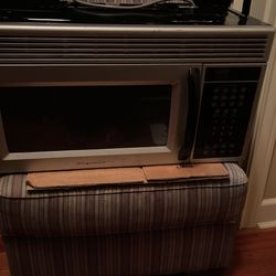 Very Nice Over The Range With Exhaust Stainless Steel Frigidaire Microwave In Excellent Working Condition
