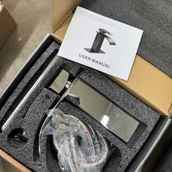 Modern Single Handle Bathroom Faucet - Chrome Finish