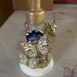 Bath And Body Butterfly Foam Soap Holder And Soap