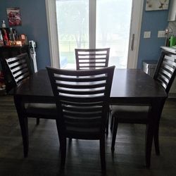 Kitchen Table And 4 Chairs