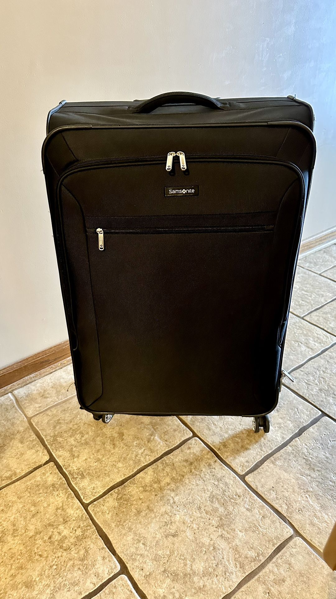 Samsonite 29” Luggage / Suitcase